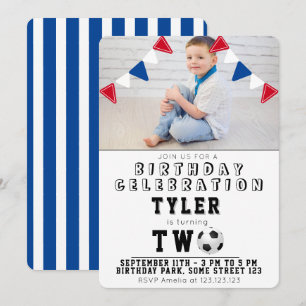 かわいいサッカーの子どもたちが2歳の誕生日を写真に 招待状