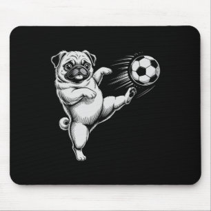 かわいいサッカーパグお父さん犬がクラブでゴールを決める子供たち マウスパッド