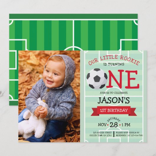 かわいいサッカーフィールド＆リボンの写真 1歳の誕生日 招待状 (正面/裏面)