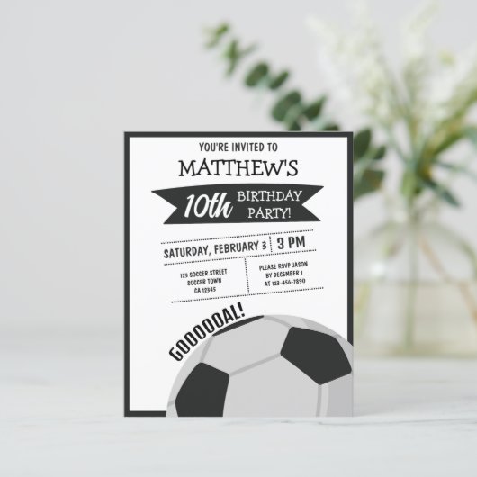 かわいいサッカーボールリボン予算の誕生日の招待 (スタンド正面)