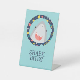かわいいサメに刺される 台座サイン