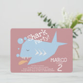 かわいいサメ幾何学魚任意の年齢誕生日赤面 招待状 (スタンド正面)