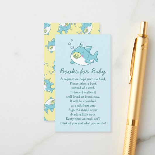 かわいいサメ赤ちゃんシャワーかわいい本ベビー エンクロージャーカード (正面/裏面インサイチュ)