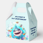 かわいいサメ赤ちゃん男の子1歳の誕生日ミディアムゲーブル フェイバーボックス (裏面)