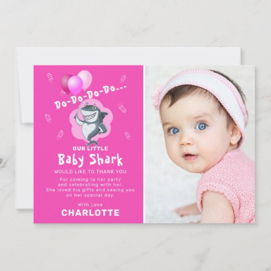 かわいいサメ風船フォト誕生日ピンクありがとう 招待状 (正面)