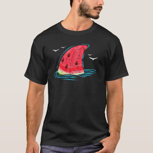 かわいいサメ魚のひれスイカメロンの夏のトロピック Tシャツ (正面)