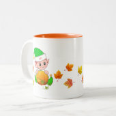 かわいいサンクスギビングエルフとカボチャと紅葉 ツートーンマグカップ (正面左)