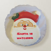 かわいいサンタが子どもの名前を見るクリスマス ラウンドクッション (正面)