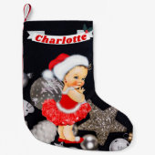 かわいいサンタの女の赤ちゃんの赤い銀製のモノグラムの名前 スモールクリスマスストッキング (正面)
