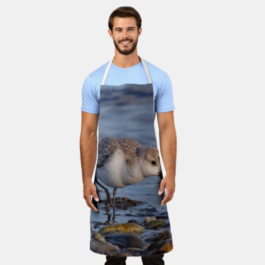 かわいいサンダーリングサンドパイパーストロールズウントリービーチ エプロン (着用した状態)