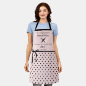 かわいいシックガーリー赤面ピンク&ブラック水玉模様 エプロン (着用した状態)