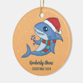 かわいいシャークサンタクリスマススノーウィークウィンターホリデー セラミックオーナメント (左)