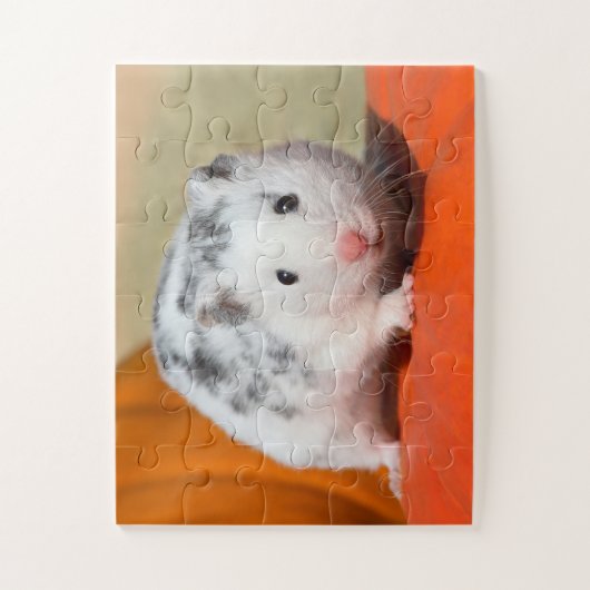 かわいいシリアのハムスターの白い黒によって斑点を付けられるおもしろいなペット ジグソーパズル (縦)