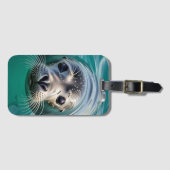 かわいいシールが頭を水から突き出す ラゲッジタグ (正面横)