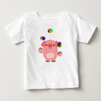 かわいいジャグリング漫画の豚ベビーTシャツ ベビーTシャツ