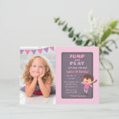 かわいいジャンプガール トランポリンの写真 誕生日パーティー 招待状 (スタンド正面)