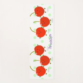 かわいいジャンプ赤さくらんぼ漫画イラストレーション ヨガマット (正面)