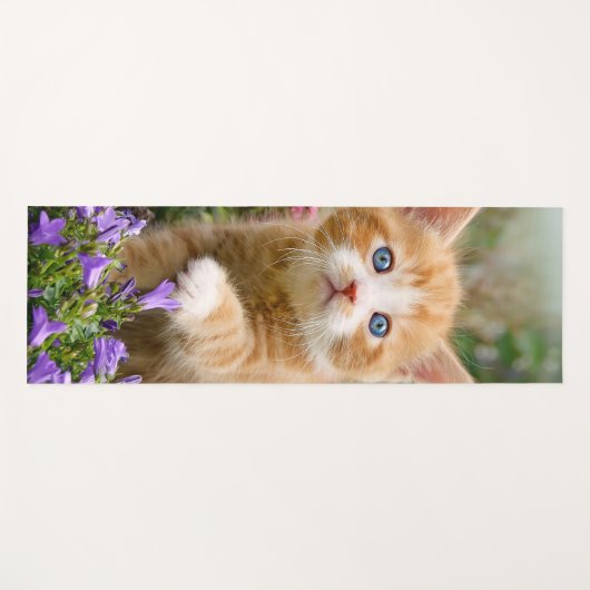 かわいいジンジャーキャットキットインザガーデンフォトポートレート ヨガマット (正面(横))