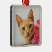 かわいいジンジャーキャットキットンがあなたを見ている写真 – メタルオーナメント (右)