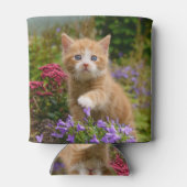 かわいいジンジャーキャット猫が庭に遊おもしろいぶ 缶クーラー (裏面)