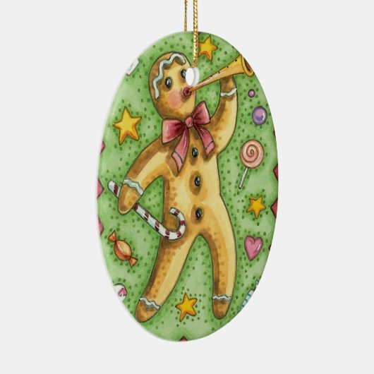 かわいいジンジャーブレッドマンがホルンを吹く、クリスマスのお菓子 セラミックオーナメント (右)
