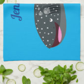 かわいいジンベエザメのハッピーアニメイラストレーション キッチンタオル (折り畳み)