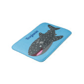 かわいいジンベエザメのハッピーアニメイラストレーション バスマット (アングル)