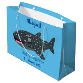 かわいいジンベエザメのハッピーアニメイラストレーション ラージペーパーバッグ (裏面アングル)