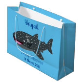 かわいいジンベエザメのハッピーアニメイラストレーション ラージペーパーバッグ (正面アングル)