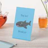 かわいいジンベエザメのハッピーアニメイラストレーション 台座サイン (インサイチュ)