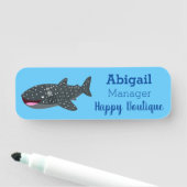 かわいいジンベエザメのハッピーアニメイラストレーション 名札 (インサイチュ)