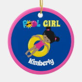 かわいいスイミングプールアフリカンアメリカンカスタムガール セラミックオーナメント (正面)