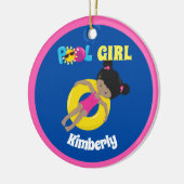 かわいいスイミングプールアフリカンアメリカンカスタムガール セラミックオーナメント (左)