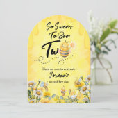 かわいいスイートツービー ワイルドフラワー 1歳の誕生日 招待状 (スタンド正面)