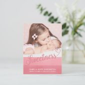 かわいいスウィートバレンタインタイポグラフィベビー誕生写真 案内ポストカード (スタンド正面)