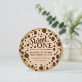 かわいいスウィートワンコーキー子供の最初の誕生日 招待状 (スタンド正面)