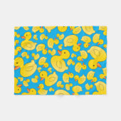 かわいいスカイブルーのゴムアヒル フリースブランケット (正面(横))