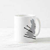 かわいいスキーバニーの雪のスキー コーヒーマグカップ (正面右)