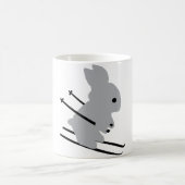 かわいいスキーバニーの雪のスキー コーヒーマグカップ (中央)