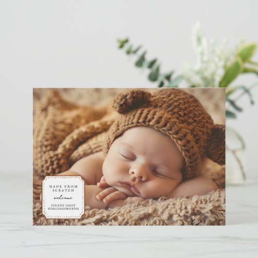 かわいいスクラッチ製ラベル | 4フォト誕生 案内状 (スタンド正面)