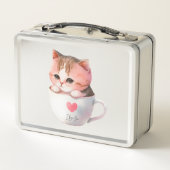 かわいいストライプのキュートピンクチビ(小さくかわいく書いた感じ)猫 メタルランチボックス (裏面)