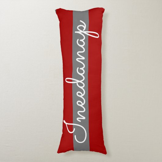 かわいいストライプのグレーと赤とことわざ私は昼寝が必要 ボディピロー (正面縦)