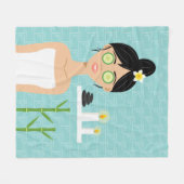 かわいいスパウーマンインブルーバスルームイラストレーション フリースブランケット (正面(横))