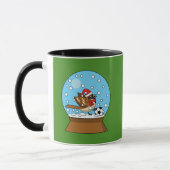 かわいいスパロウのサッカー遊姿のスノーグローブ マグカップ (左)