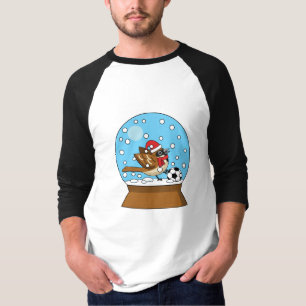 かわいいスパロウのサッカー遊姿のスノーグローブ Tシャツ