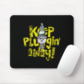 かわいいスパークプラグ Keep Pluggin Away モチベーションR マウスパッド (マウス)