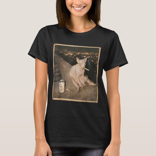 かわいいスフィンクス猫の喫煙が面白いミーム Tシャツ (正面)