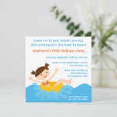 かわいいスプラッシュガールのプールパーティーの誕生日の招待 招待状 (スタンド正面)