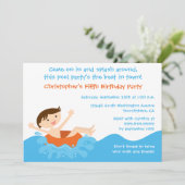 かわいいスプラッシュボーイのプールパーティーの誕生日の招待 招待状 (スタンド正面)