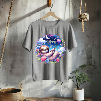 かわいいスリープモードのナマケモノの夜空Tシャツ Tシャツ